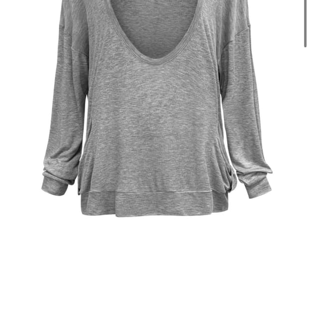구해요/ 체메씨 LOOSE DEEP-NECK LONG SLEEVE