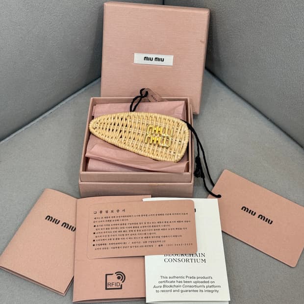 새상품 미우미우 머리 헤어클립 