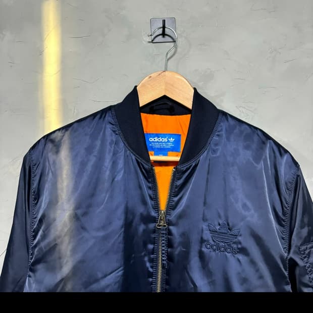 아디다스 MA1 봄버 바시티자켓 네이비