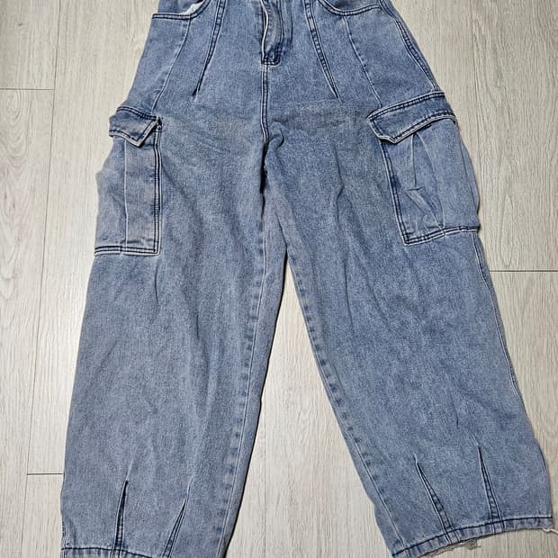 연청색 와이드 카고 데님 팬츠, 벌룬팬츠