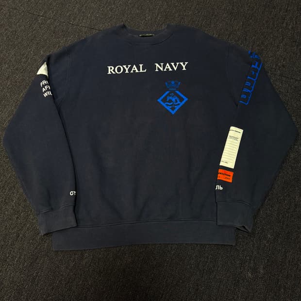 헤론 프레스톤 ROYAL NAVY 맨투맨