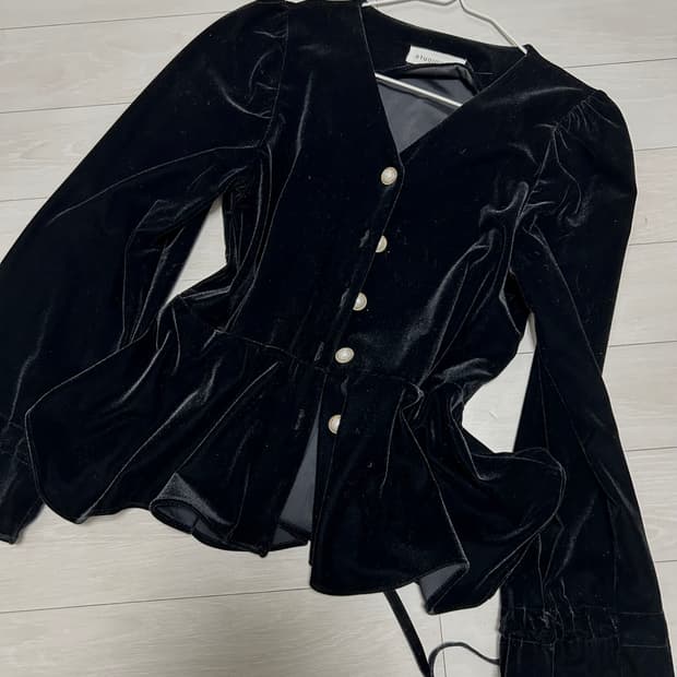 블랙 벨벳 블라우스