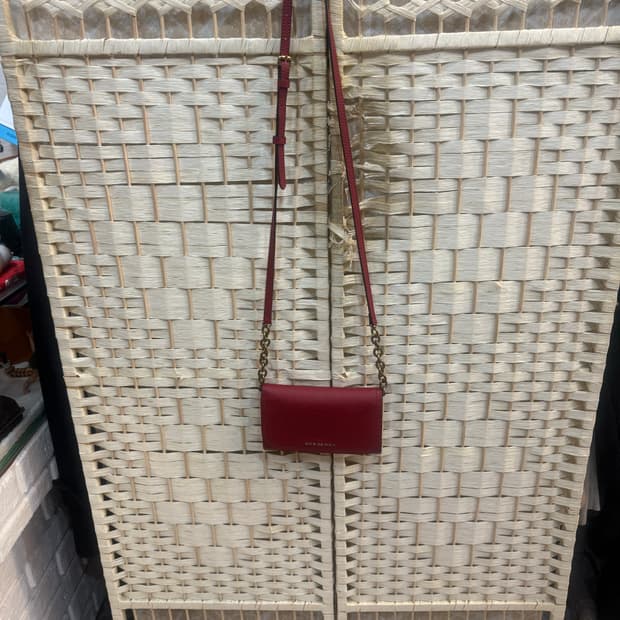 정품 버버리 파우치 체인 크로스백 팝니다