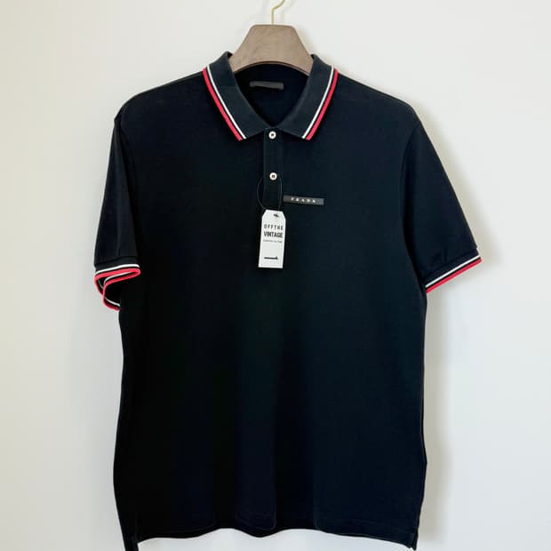 프라다 카라 반팔티 블랙