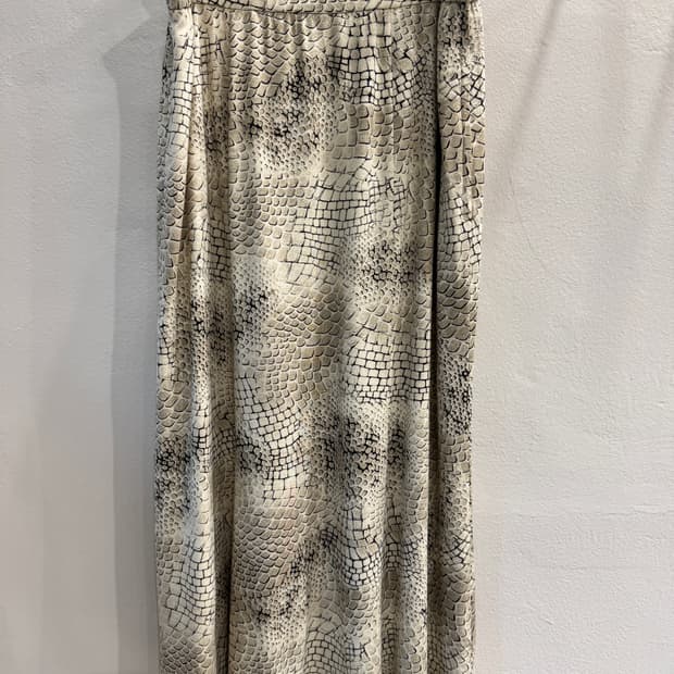 japan vintage 뱀피 스판미디 SK