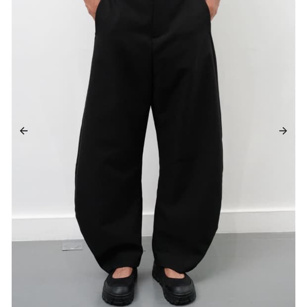 아모멘토 커브드 실루엣 팬츠 M