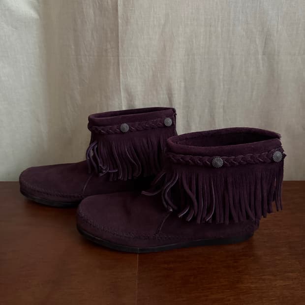 MINNETONKA fringe suede boots