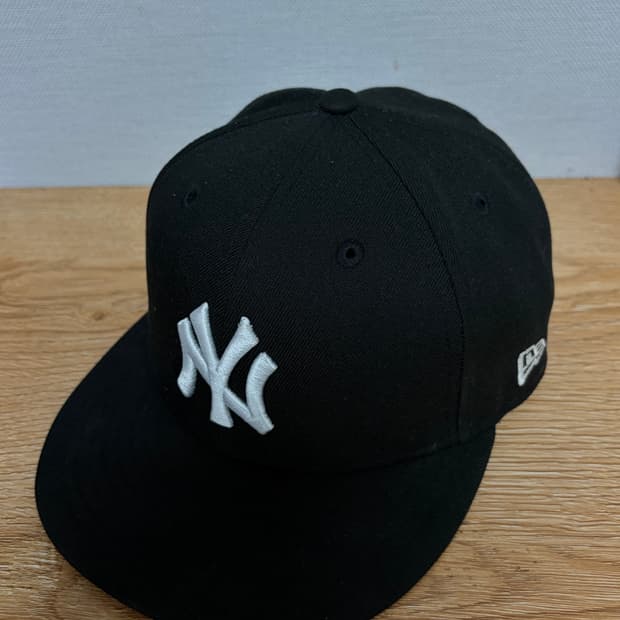 뉴에라 뉴욕양키스 피티드캡 블랙 738