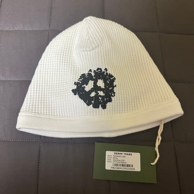 Peace Wreath Waffle Beanie White