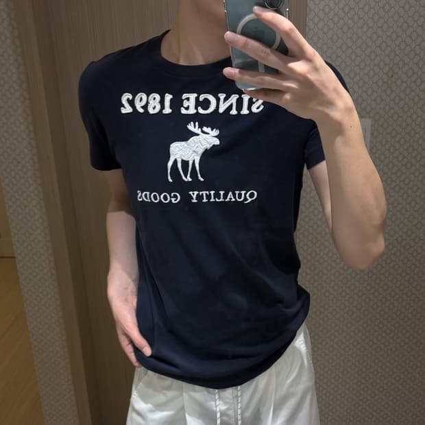 [M] 아베크롬비 앤 피치 머슬핏 시그니처 무스 자수 네이비 반팔 티셔츠