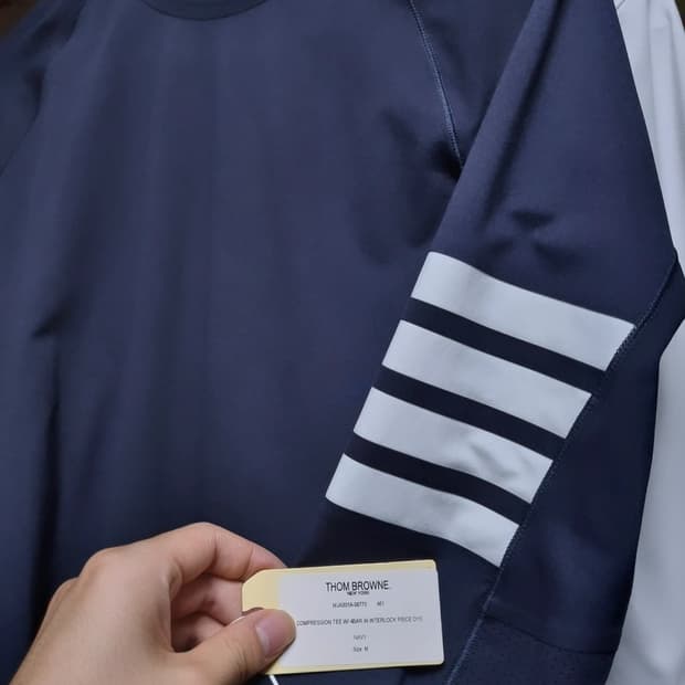 톰브라운 네이비 나일론 사선완장 기능성티