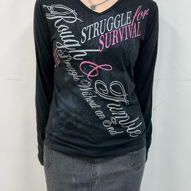 v-neck lettering long sleeve