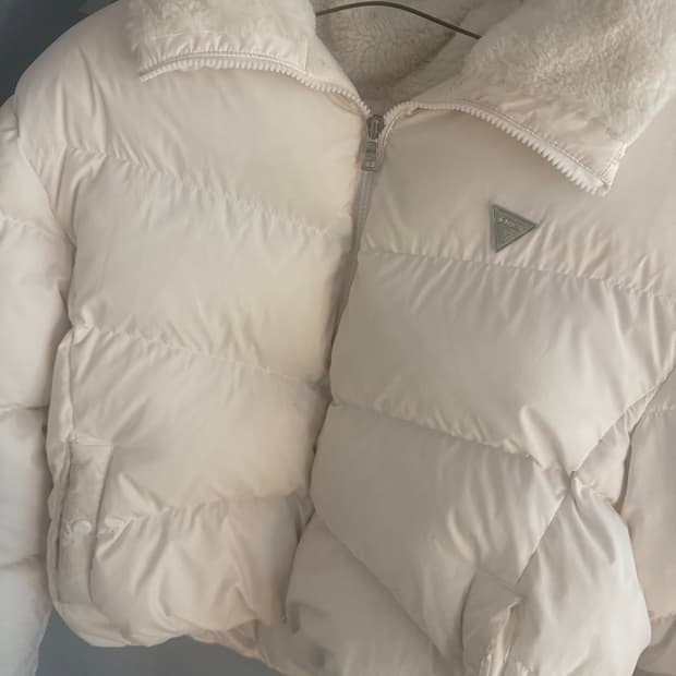 게스 여성 숏패딩