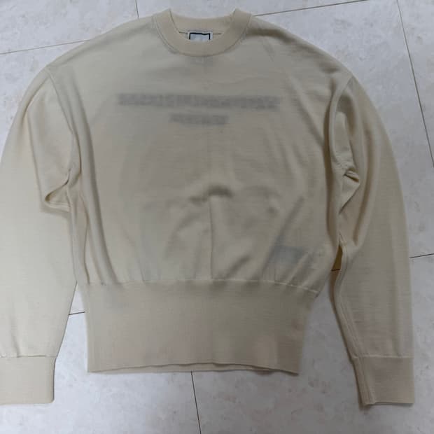 우영미 23시즌 크림/아이보리 컬러 니트 (라운드넥 베이직 니트)