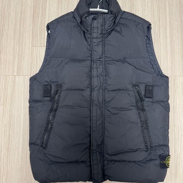 스톤아일랜드 크링클랩스 21fw 패딩 조끼 L사이즈 팝니다.