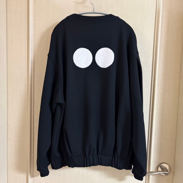 송지오 컬렉션 블랙아이즈 페인팅 언더다트 크루넥 맨투맨  48