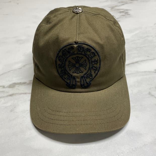 레어) 크롬하츠 홀스슈 말발굽 자수 레더 스트랩 데님 캡 카키 Vic