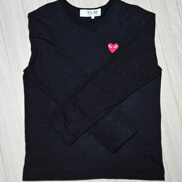 꼼데가르송 롱슬리브 L 판매합니다.