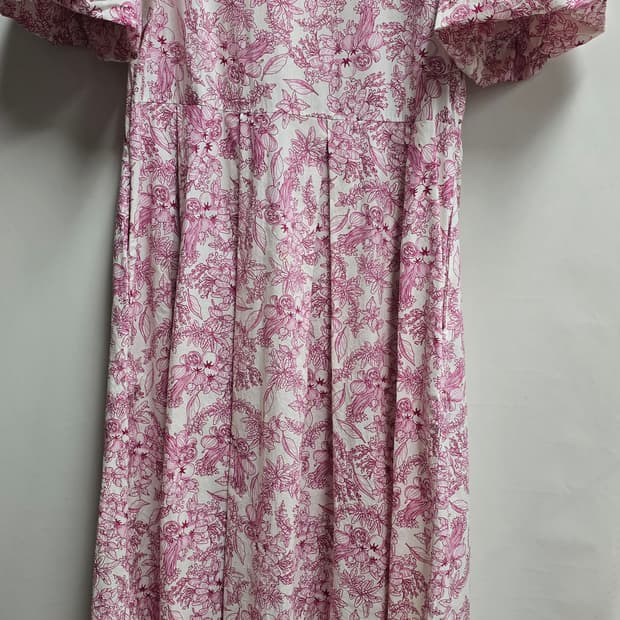 새상품)화사한 플라워 패턴 퍼프 소매 원피스