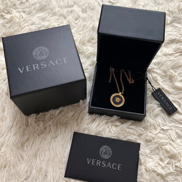 베르사체 메두사 목걸이