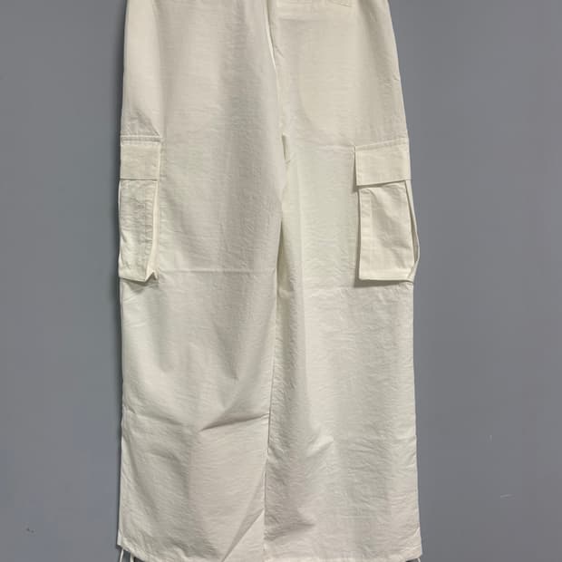 화이트 카고 팬츠