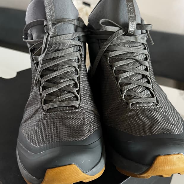 아크테릭스 에어리어스 미드 gtx FL2 size 270