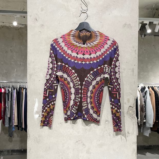 플리츠 플리즈 믹스 모티프 롱 슬리브 탑