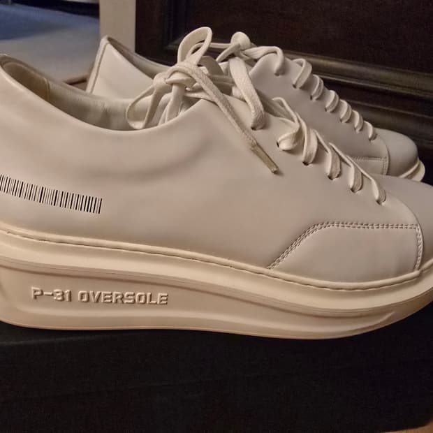 P-31 Oversole 화이트 스니커즈 7cm 42사이즈입니다.