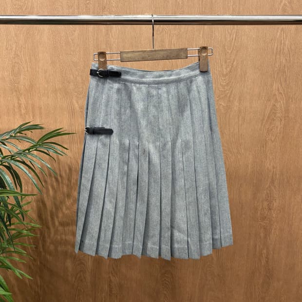 마가렛호웰 미디 스커트 박스 플리츠 웨이스트 밴드 버클 디테일 그레이