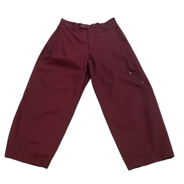 알렌느(Haleine) 스터드 & 카펜터 디테일 버건디 팬츠