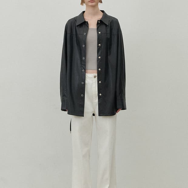 아뜰리에나인 블랙 레더 오버핏 셔츠 F