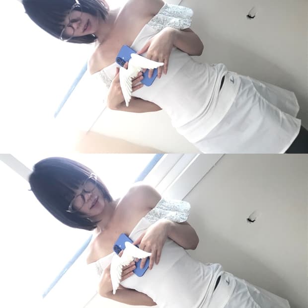 Loose neck spangle point puff top 