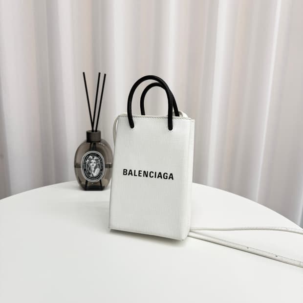 [정품] 발렌시아가 폰 홀더 크로스백 화이트