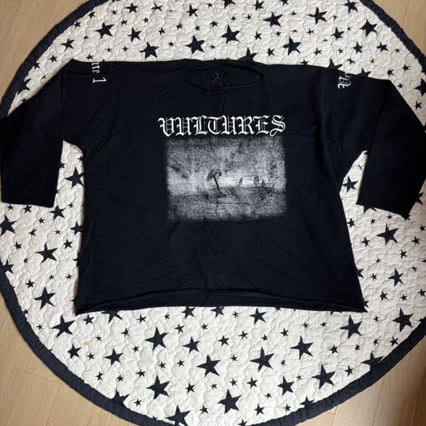 칸예 벌쳐스 1 트랙 리스트 롱슬리브