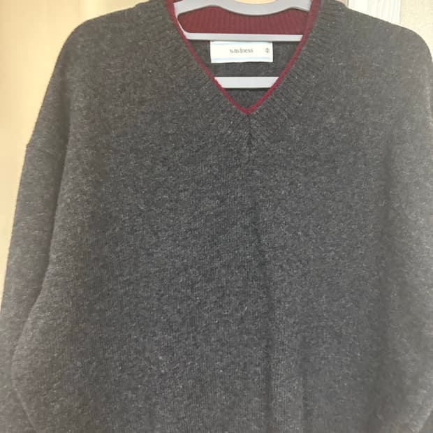 [사이즈:2(라지)] 웨이비니스 브이넥니트