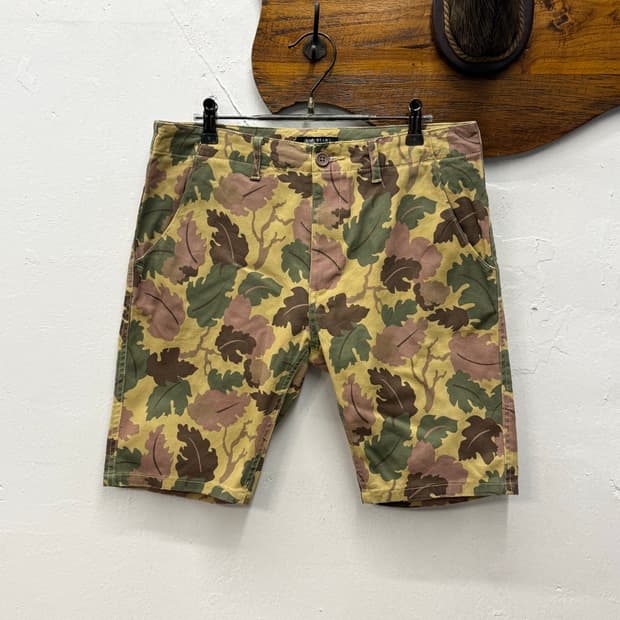BEAMS HEART Camouflage Leaf Pattern Shor