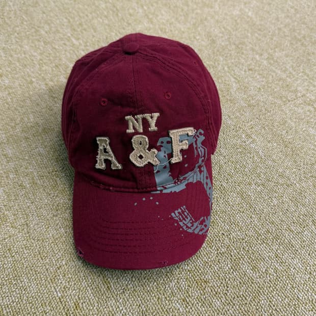 아베크롬비 NY A&F 볼캡 버건디 (OS)