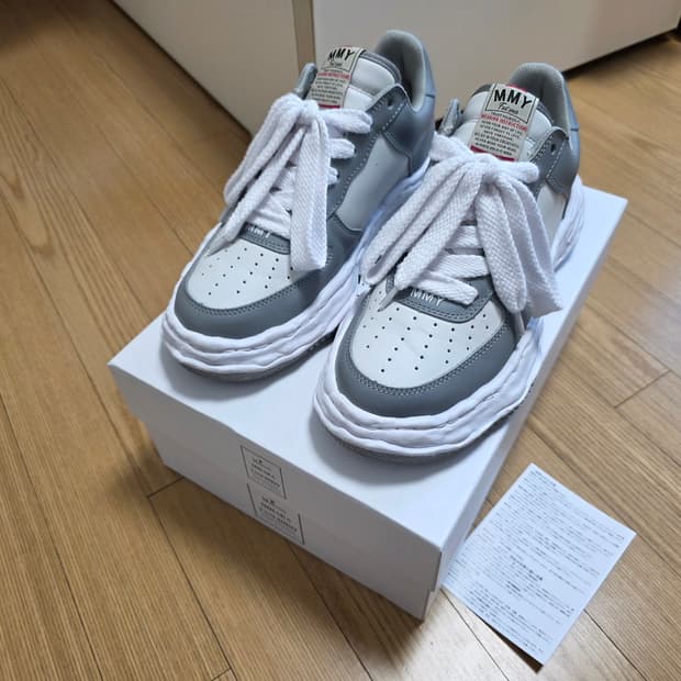 메종 미하라 야스히로 웨인 OG 솔 레더 로우탑 스니커즈 그레이 화이트 