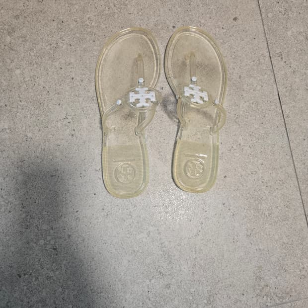 토리버치 젤리샌들 5M 220