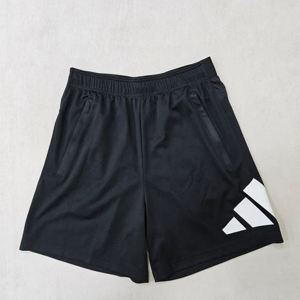 M7 아디다스 에센셜 로고 반바지 0316Y