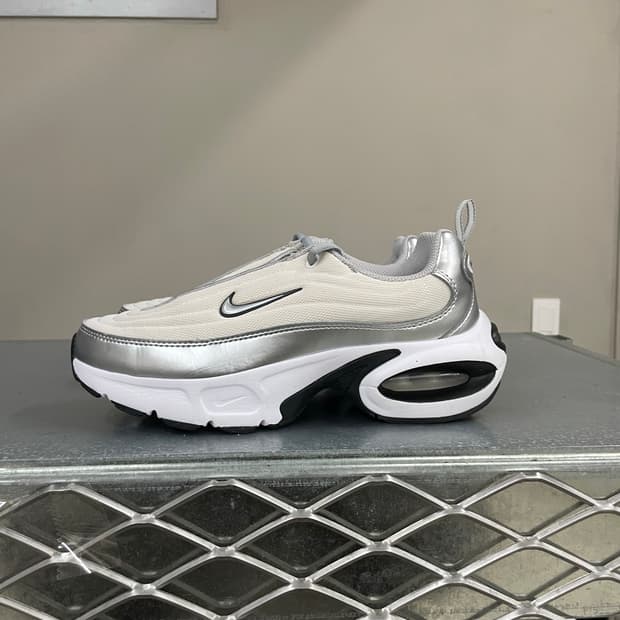 나이키 에어맥스 셔틀 245