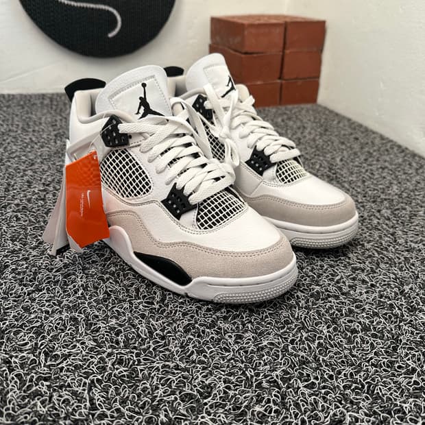 나이키 조던4 레트로 화이트 앤 블랙 265mm