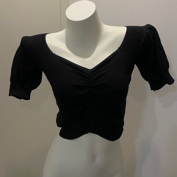 블랙 퍼프 반팔 니트 셔링