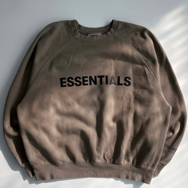 [M] 에센셜 피어오브갓 카키 스웨트셔츠