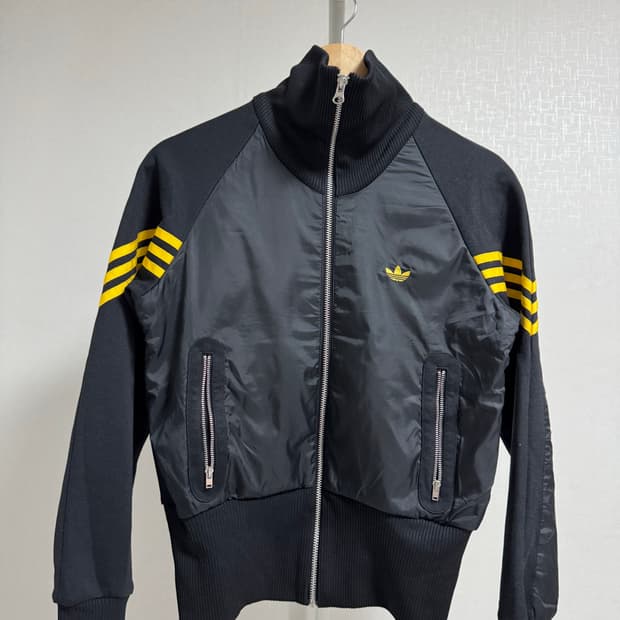 아디다스 블랙/옐로우 삼선 트랙탑 90