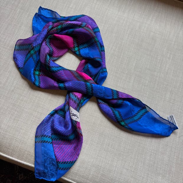 입생로랑 YSL 빈티지 정사각 실크스카프