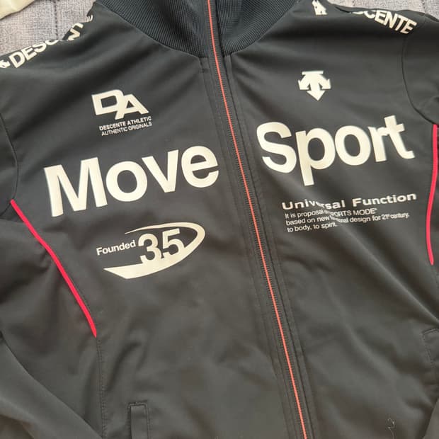 데상트 스포츠 집업