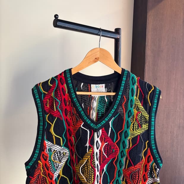 15611 - 쿠지 3D 케이블 니트 베스트