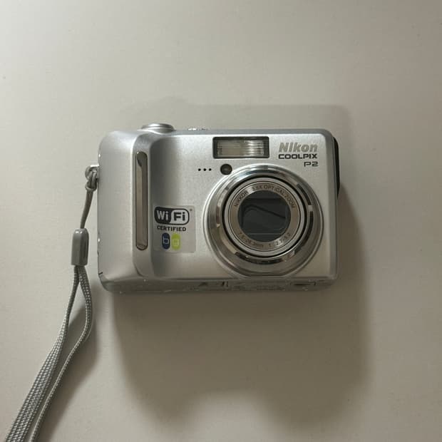 니콘 쿨픽스 p2 디카