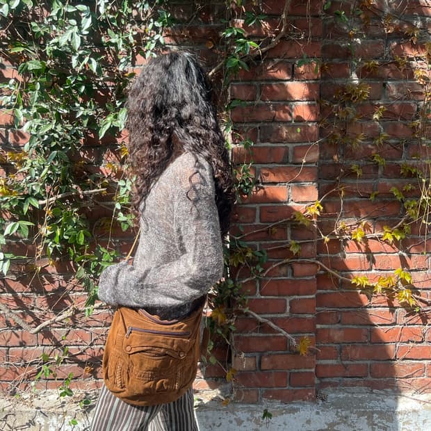 카라멜 브라운 크로스백